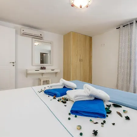 Crystal Iii * Chrisi Akti (Paros)