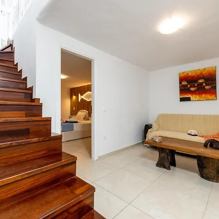 Villa Crystal Iii *